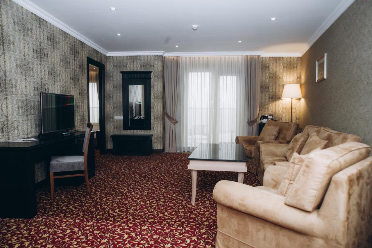Colosseum Marina Hotel Batumi Esterno foto