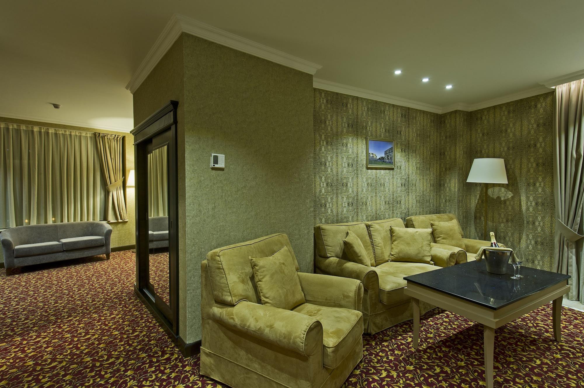 Colosseum Marina Hotel Batumi Esterno foto