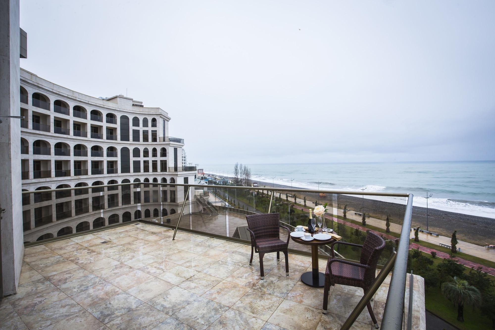 Colosseum Marina Hotel Batumi Esterno foto