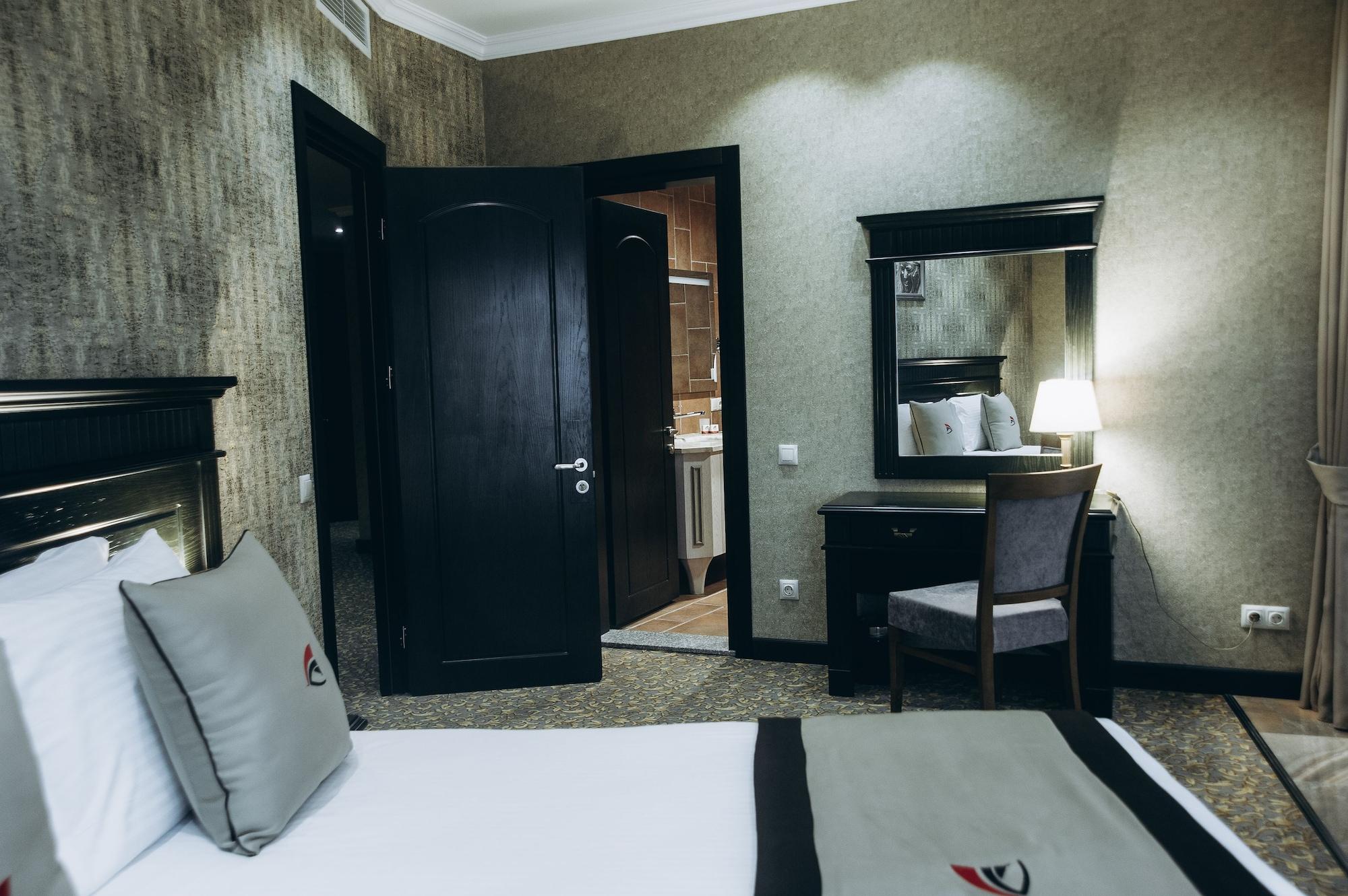 Colosseum Marina Hotel Batumi Esterno foto