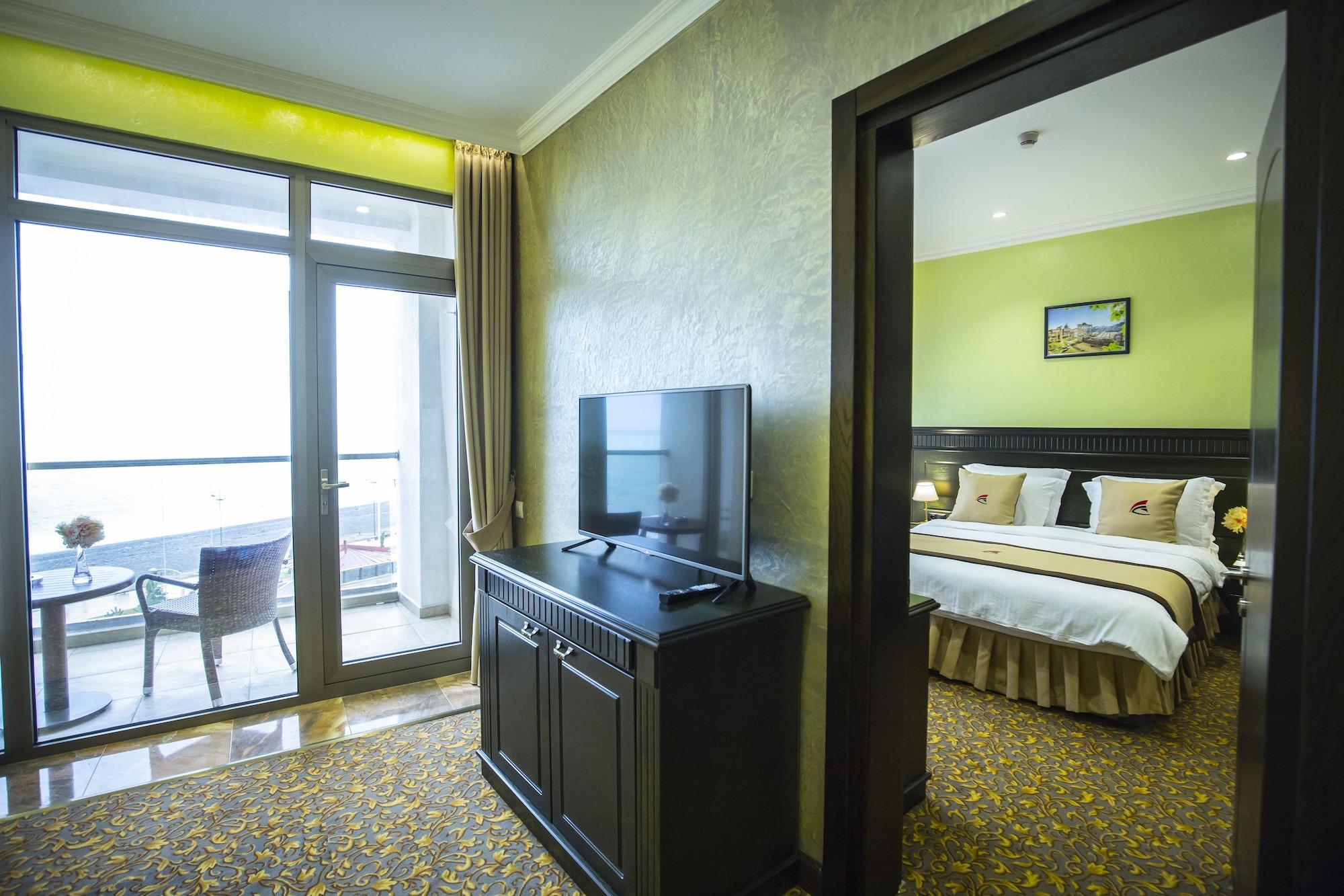 Colosseum Marina Hotel Batumi Esterno foto