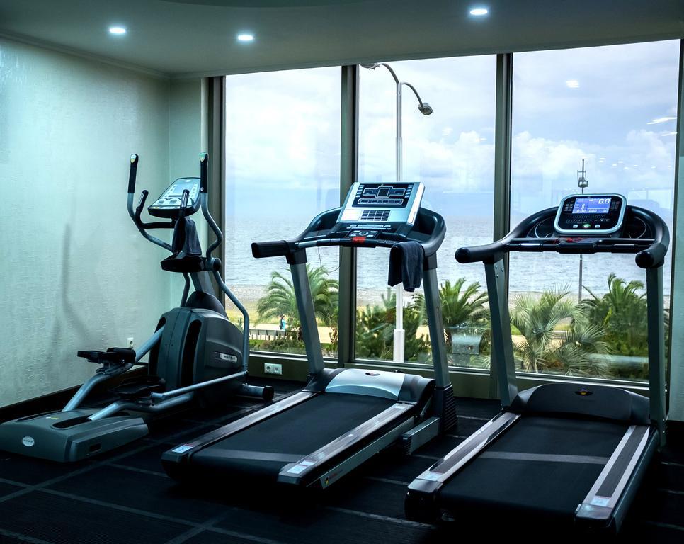 Colosseum Marina Hotel Batumi Esterno foto