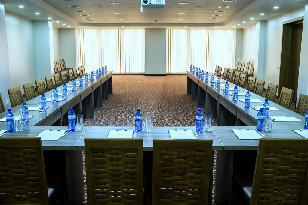 Colosseum Marina Hotel Batumi Esterno foto