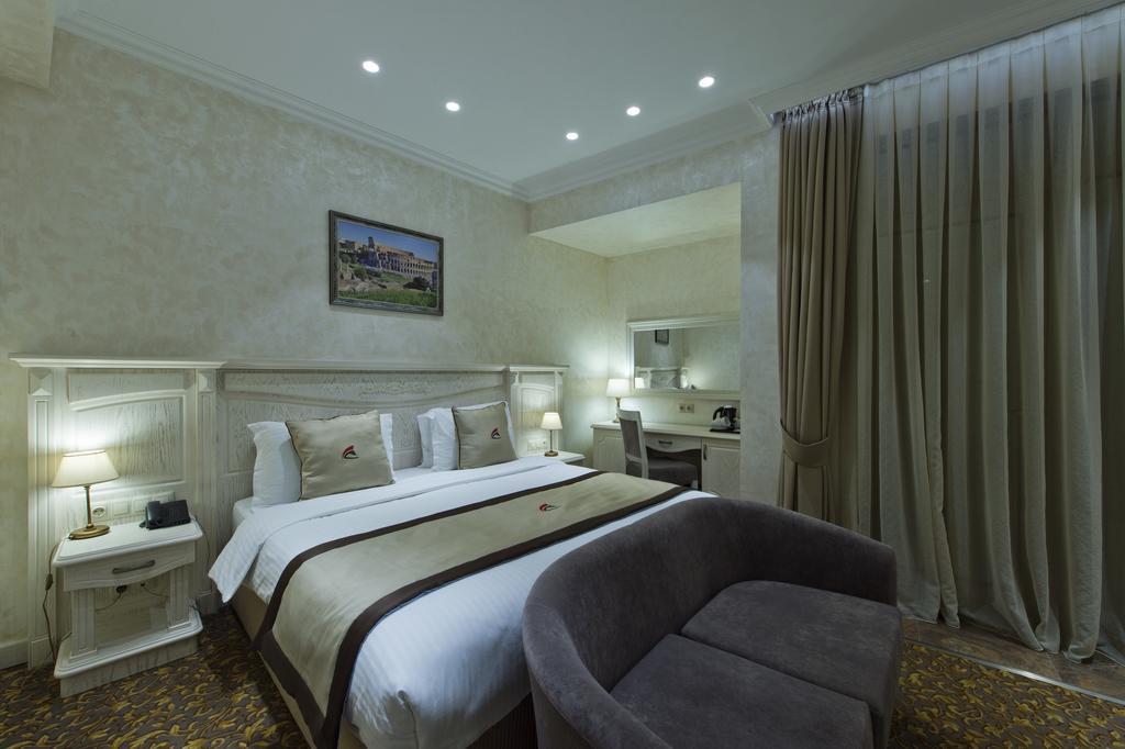 Colosseum Marina Hotel Batumi Esterno foto