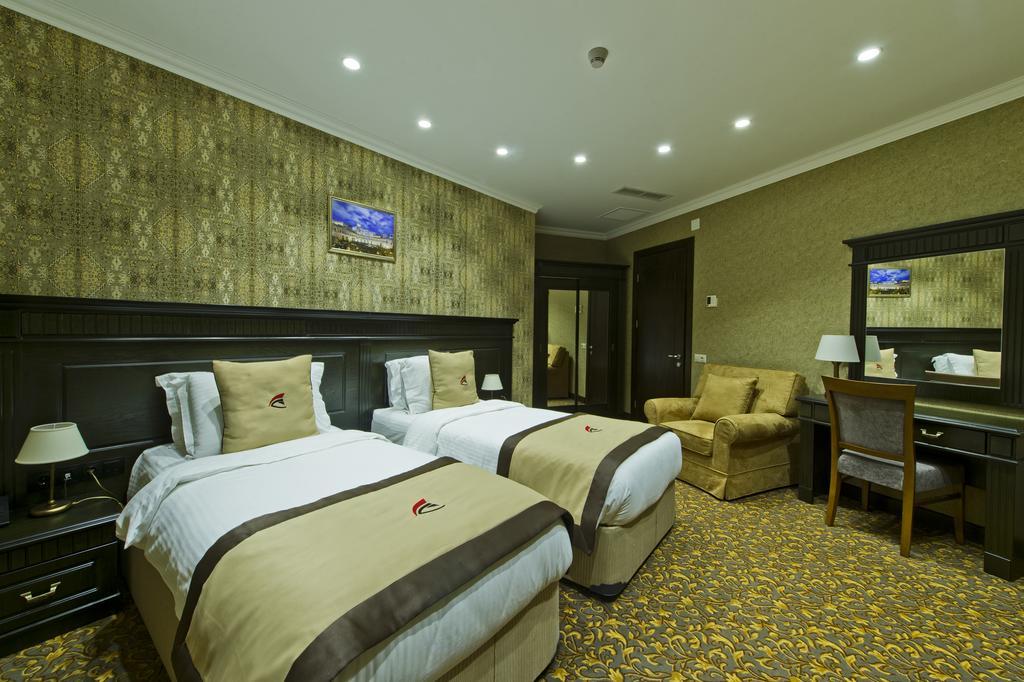 Colosseum Marina Hotel Batumi Esterno foto