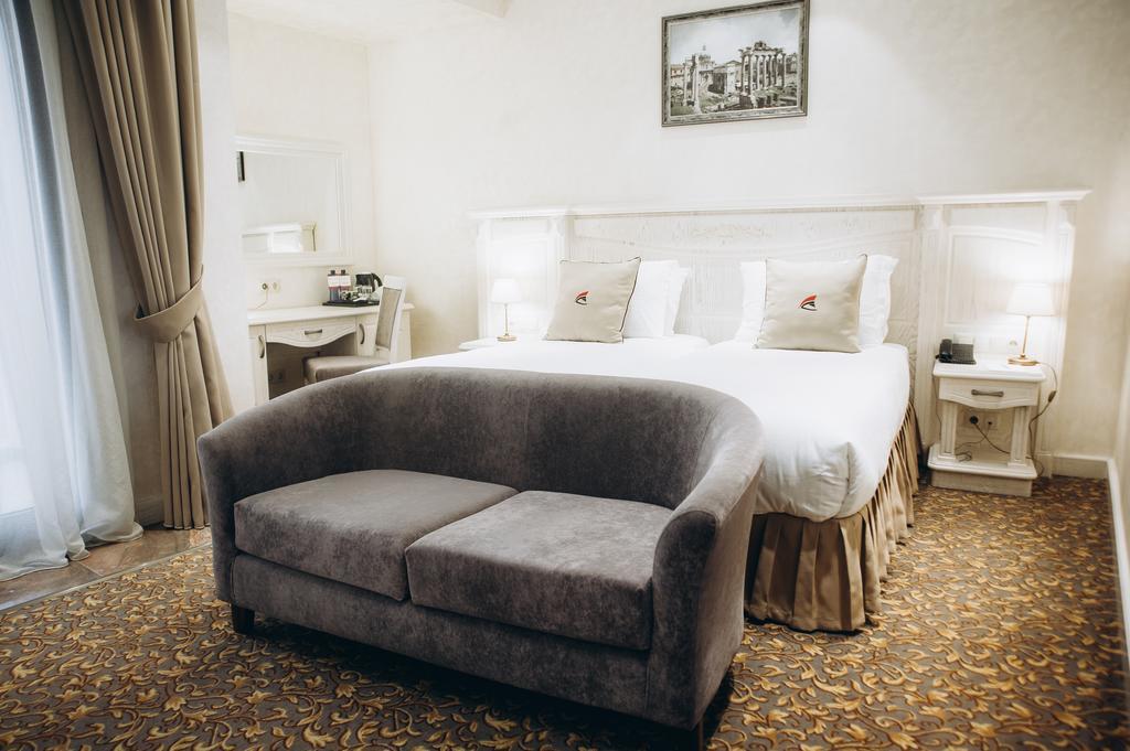 Colosseum Marina Hotel Batumi Esterno foto