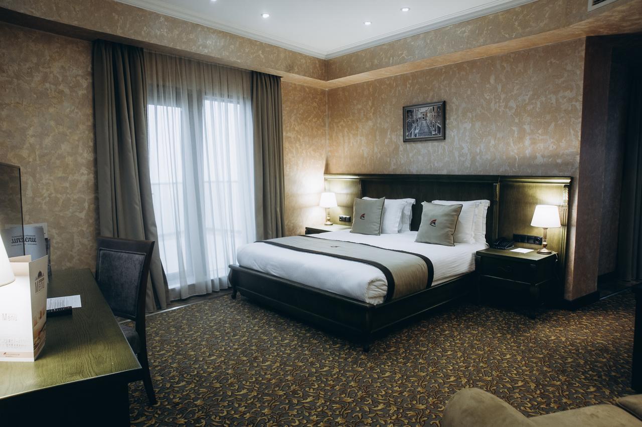 Colosseum Marina Hotel Batumi Esterno foto
