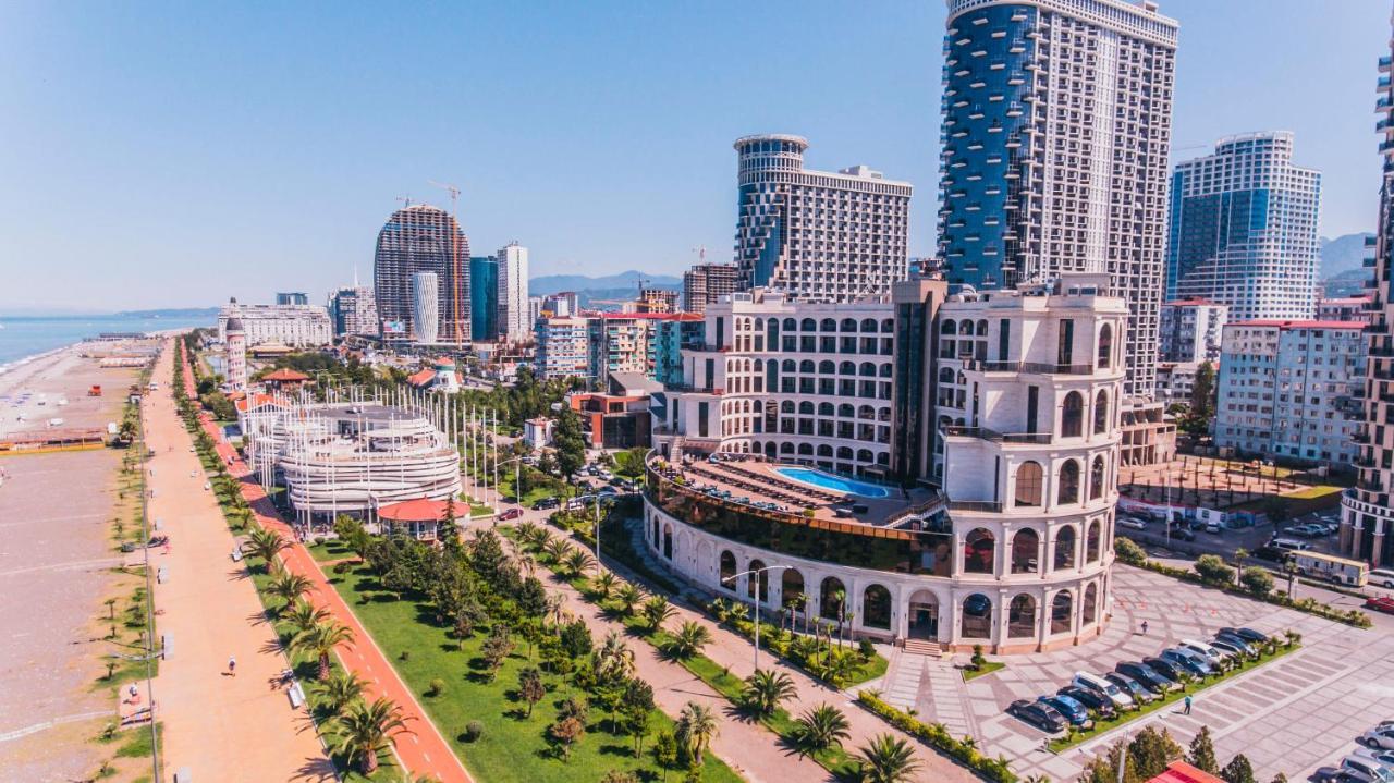 Colosseum Marina Hotel Batumi Esterno foto